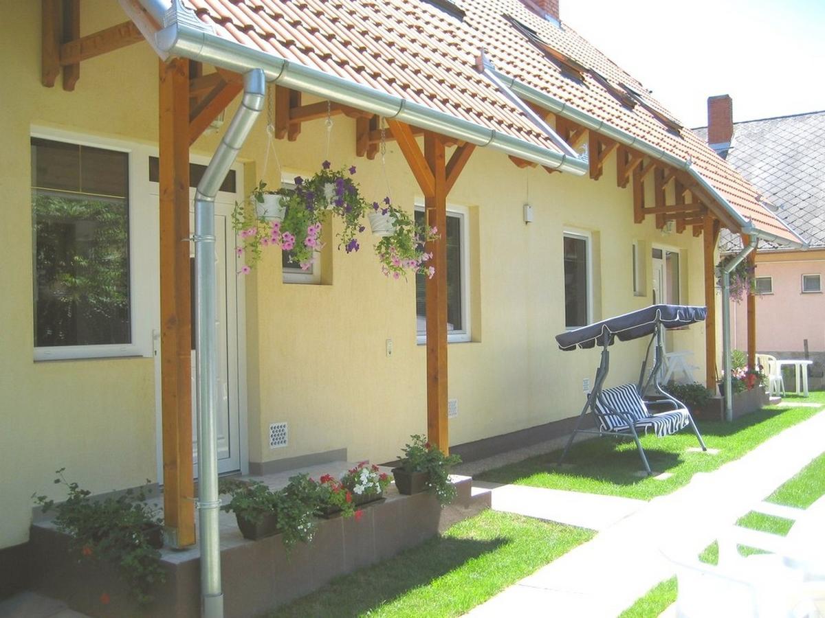 Lala Apartmanok Balatonboglár Exterior foto